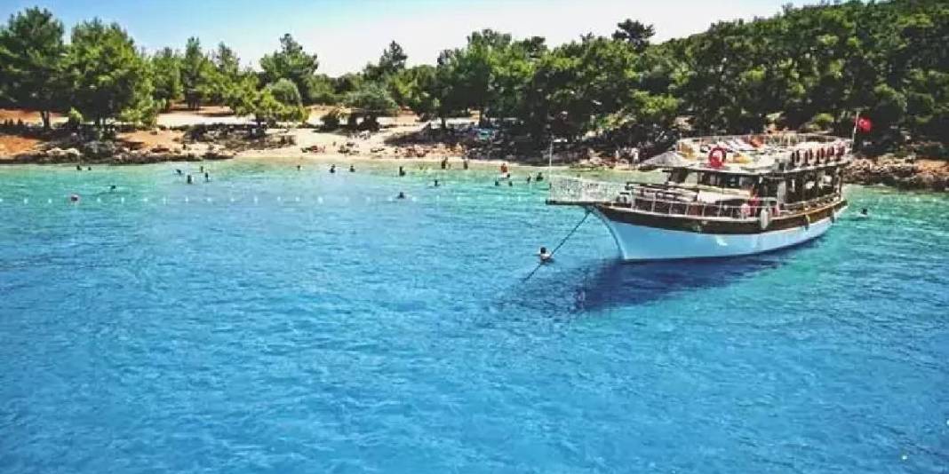 Urla’yı unutun, Seferihisar’ı geçin! Ortasından nehir geçen masalsı köy: Görenin nutku tutuluyor! 5